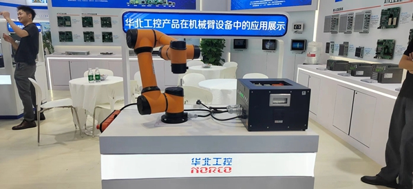 機(jī)械臂設(shè)備中的產(chǎn)品應(yīng)用展示